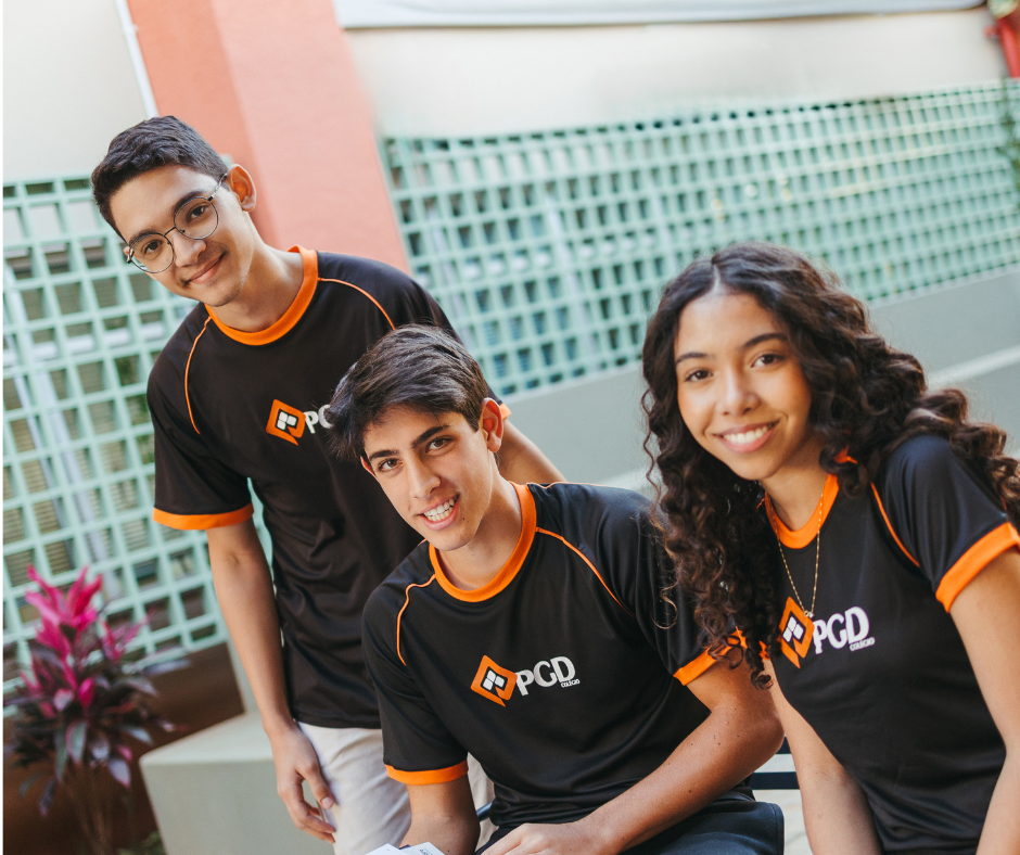 Alunos do Colégio PGD participando da Prova Bússola, simulação do PISA